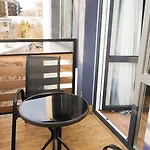 Blue With Balcony - Self Check-in * Varsovia