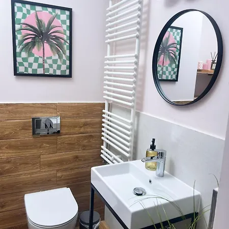 Blue With Balcony - Self Check-in *