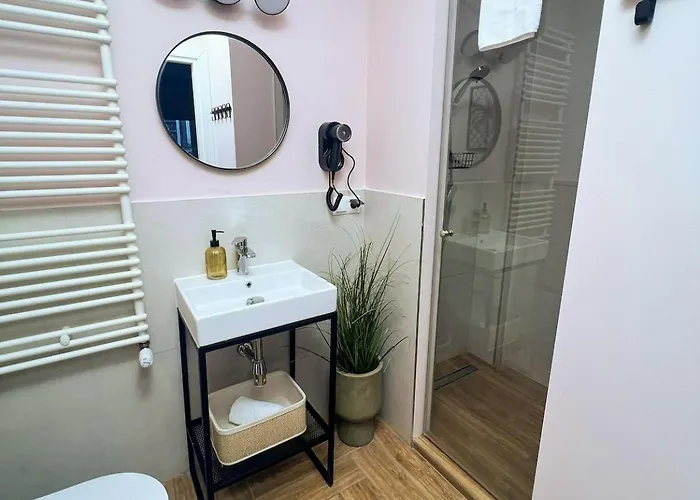 Blue With Balcony - Self Check-in Daire Varşova