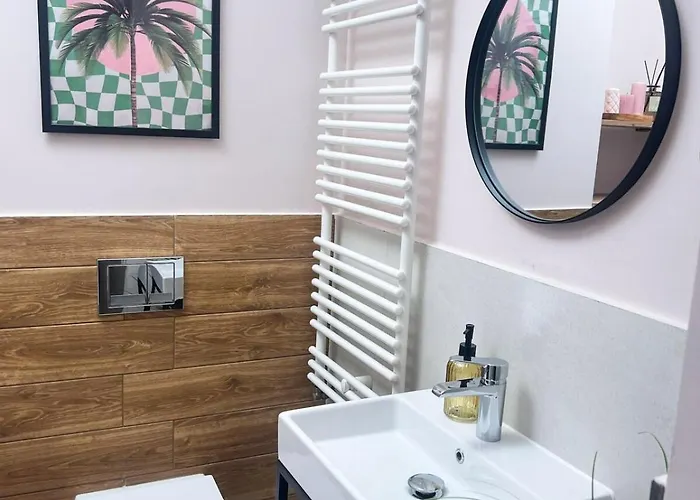 Blue With Balcony - Self Check-in *