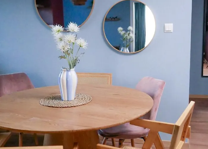Blue With Balcony - Self Check-in Daire Varşova