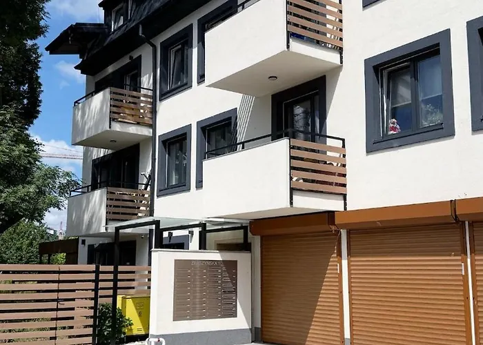 Blue With Balcony - Self Check-in