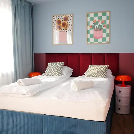 Blue With Balcony - Self Check-in * 华沙